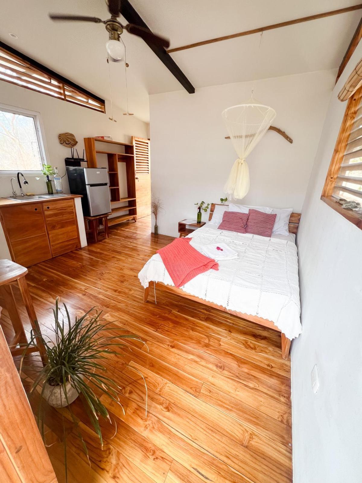 Nosotros Playa Maderas - Surf House & Casitas Villa Eksteriør billede